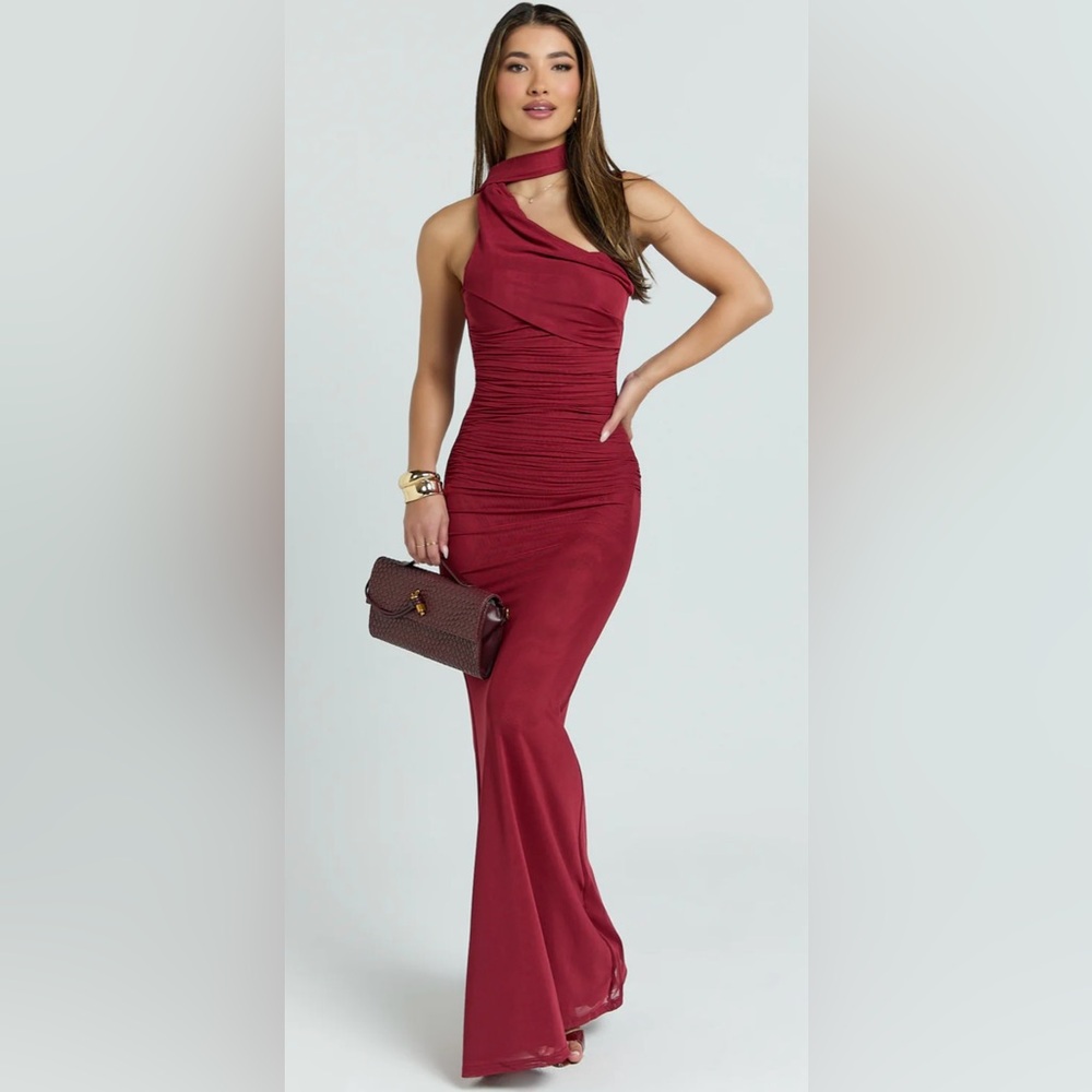 Elegant Burgundy Evening Dress